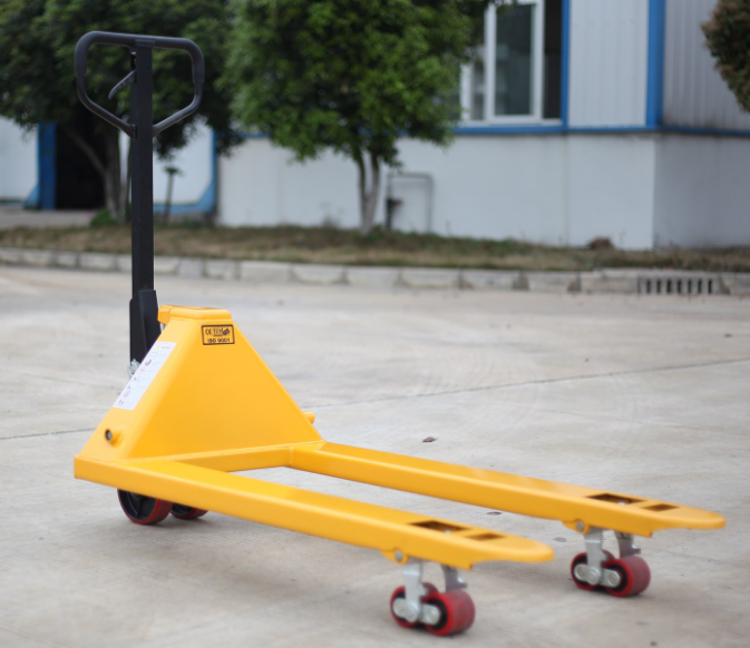 石家莊小區(qū)封控，手動叉車搬運生活用品緩解壓力